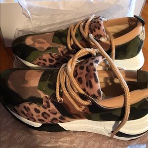 Hard to find camo pattern. No flaws.